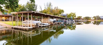 Lakefront Escape~Dock Access~Patio~Lake LBJ