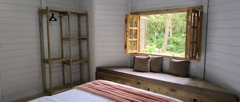 3 bedrooms, internet, bed sheets