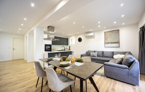 A modern apartment with a dining area, kitchen, and living space. - Pet friendly home in Split (Split)