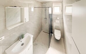 Shower, hair dryer - Stunning home in Donji Prolozac (Donji Prolozac)