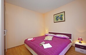 2 bedrooms, iron/ironing board, travel cot, free WiFi - Lovely home in Kresevo (Kresevo)