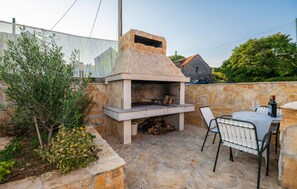 Outdoor dining - Lovely home in Kresevo (Kresevo)