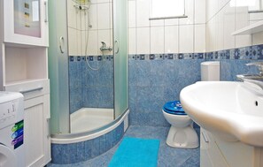 Shower, hair dryer - Lovely home in Kresevo (Kresevo)