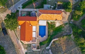 An aerial view of a property with a swimming pool, a covered patio, and a red-roofed building. - Lovely home in Kresevo (Kresevo)
