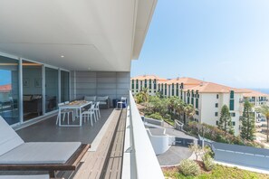 Outdoor dining - La Belle Vie by Atlantic Holiday (Funchal)