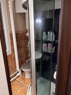 Shower, hair dryer, towels, soap - Charming and comfortable studio - Paris 14 (Paris)