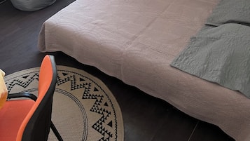 1 bedroom, iron/ironing board, Internet, bed sheets