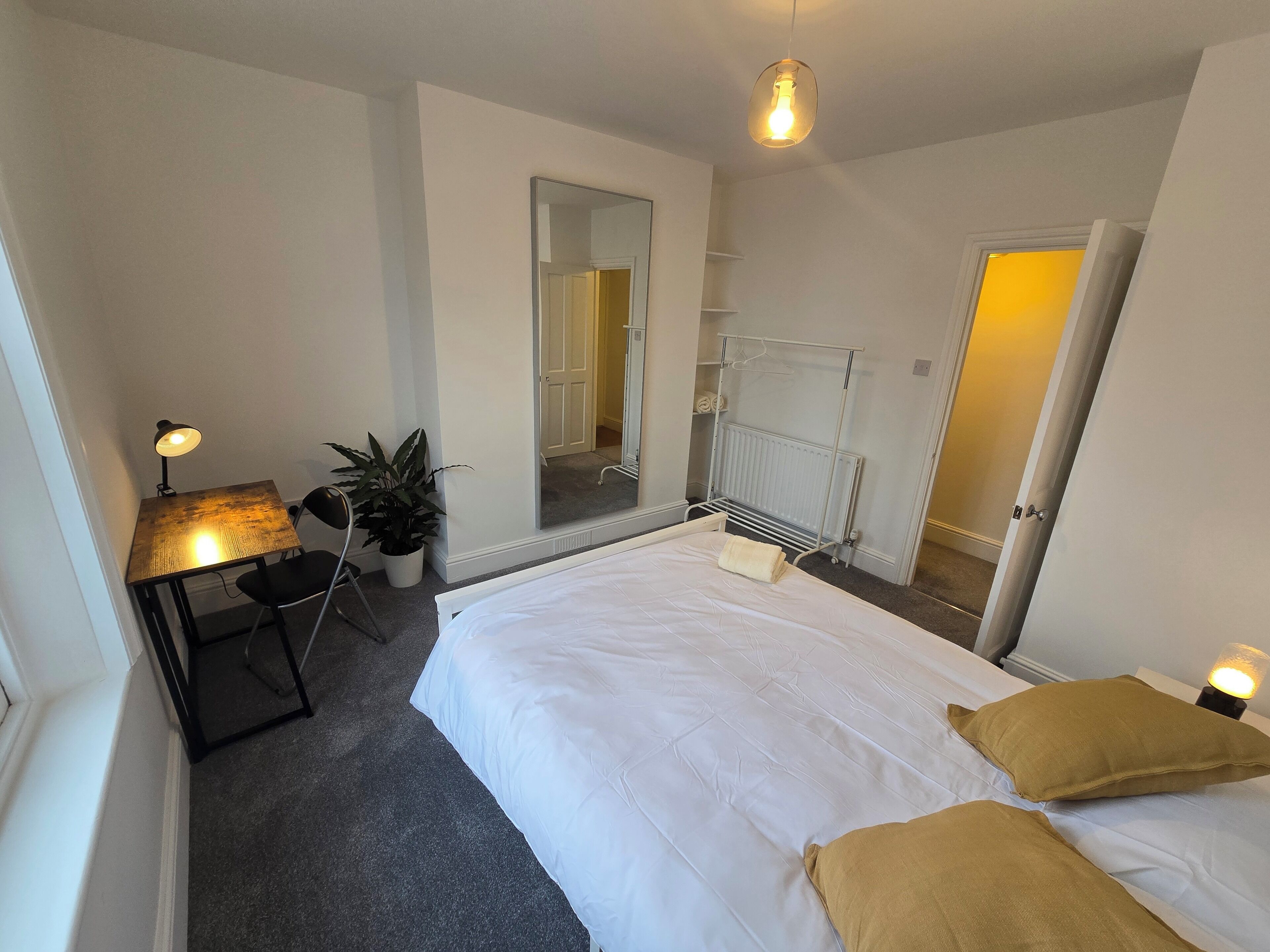 1 bedroom, desk, iron/ironing board, WiFi