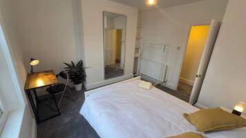 1 bedroom, desk, iron/ironing board, WiFi