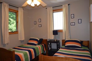 5 bedrooms, iron/ironing board, WiFi, bed sheets - Shimmering Cove Retreat (Naples)