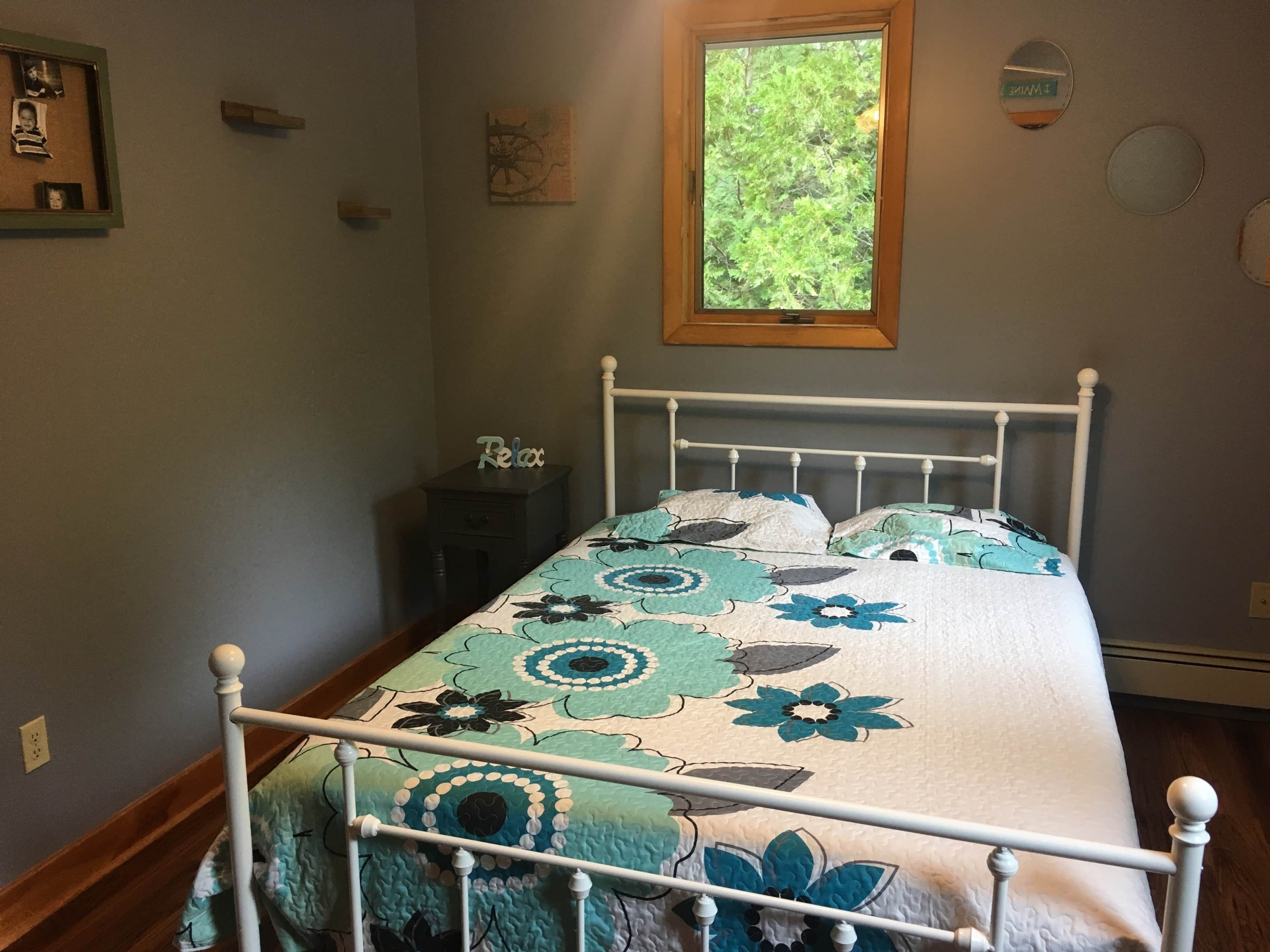 5 bedrooms, iron/ironing board, WiFi, bed sheets