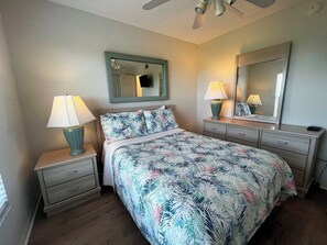 Room - Sandy Pointe #114 ~ Beach, heated pool, Preserve (Holmes Beach)