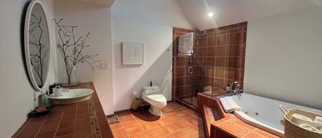Shower, jetted bath, hair dryer, towels