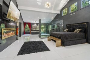 Room - Spacious 4BR Home w/ Pool Fun (Marietta)