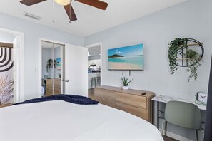 2 bedrooms, desk, iron/ironing board, travel cot - Oasis #217 - Seafoam (Titusville)