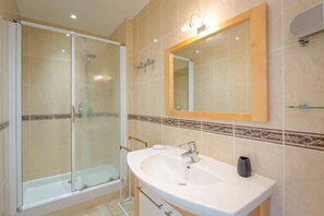 Hair dryer, towels - Villa Azur by Villa Plus (Sainte-Maxime)