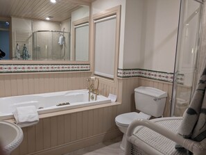 Bathroom - Holywood Hideaway: 2 Bedroom Retreat (Holywood)