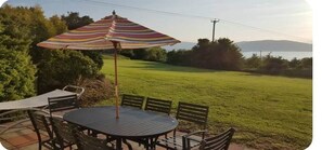 Outdoor dining - Holywood Hideaway: 2 Bedroom Retreat (Holywood)