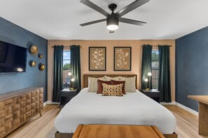 4 bedrooms, desk, iron/ironing board, travel cot - Cowboy Luxe Retreat | Pool, Putt Putt, Pickleball (San Antonio)