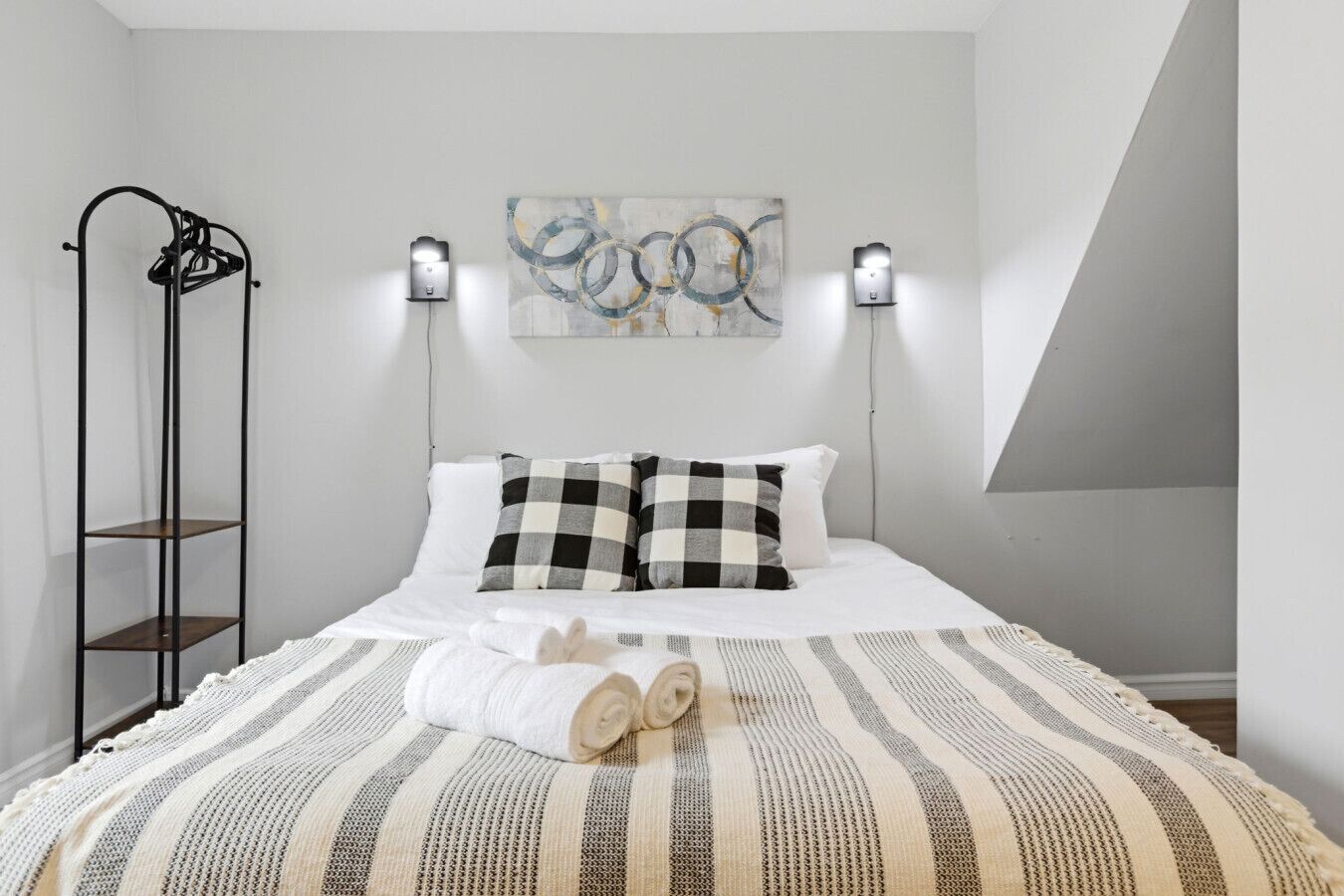 2 bedrooms, iron/ironing board, WiFi, bed sheets