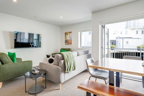 Morningside Modern 3BR Home with Double Parking