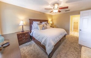 Room - Cozy 3-bedroom house in charming Lubbock with AC (Lubbock)