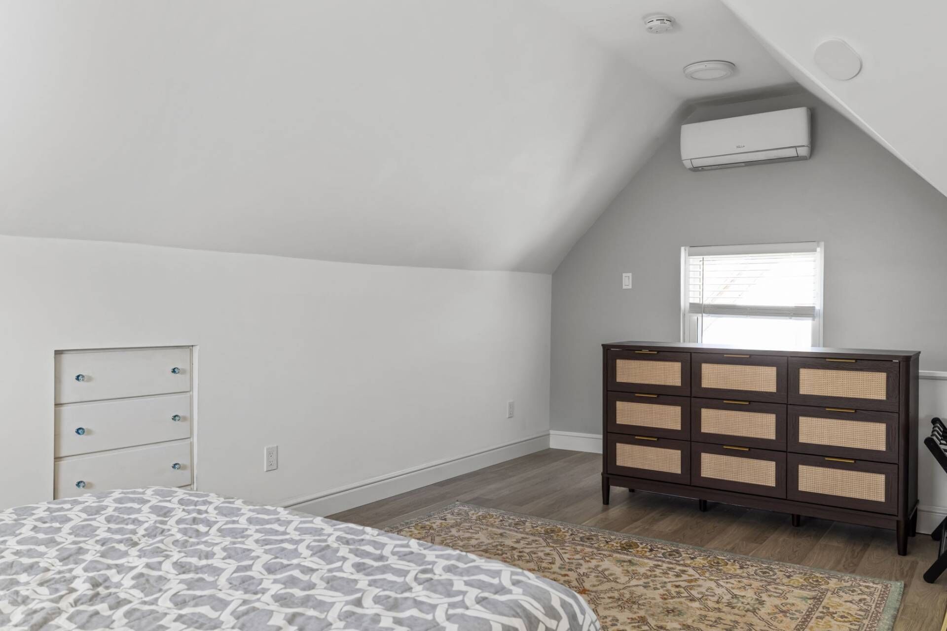 2 bedrooms, iron/ironing board, WiFi