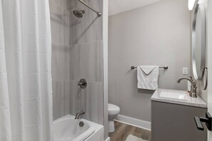Haartrockner, Seife, Shampoo, Toilettenpapier