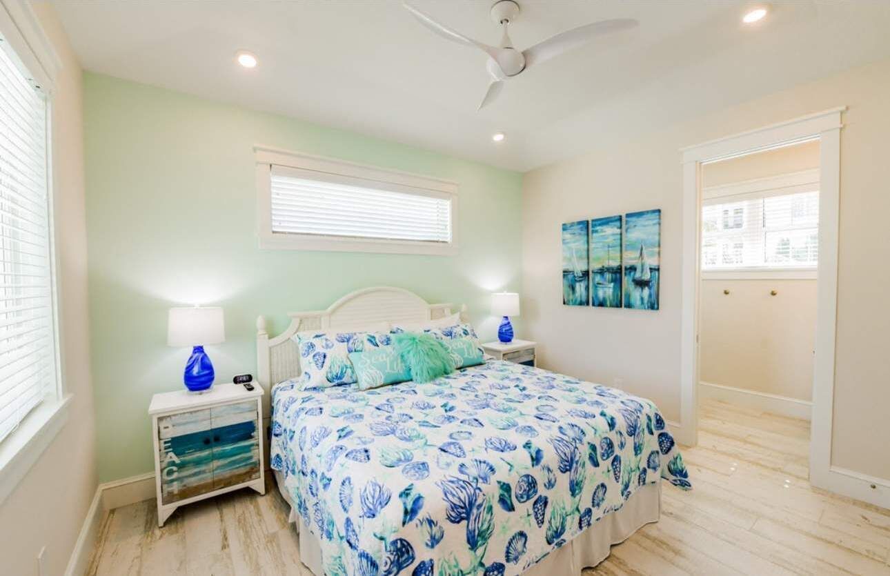 5 bedrooms, iron/ironing board, WiFi, bed sheets
