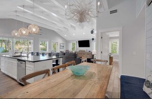 Dining - Summer House | Walk to Beach & Siesta Key Village (Siesta Key)