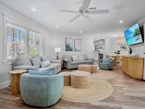 TV, offices - Aruba | Walk to Siesta Key Beach & Village (Siesta Key)