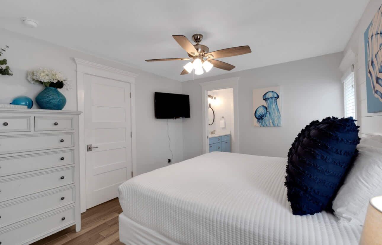 8 bedrooms, iron/ironing board, WiFi, bed sheets