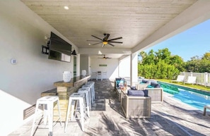 Outdoor dining - Dry Dock | Canal-Front Retreat on Siesta Key (Siesta Key)