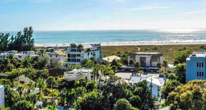 Dry Dock | Canal-Front Retreat on Siesta Key