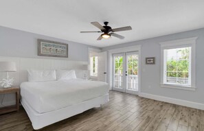 8 bedrooms, iron/ironing board, WiFi, bed sheets - Aloft on Canal – Luxury Beachside Retreat (Sarasota)