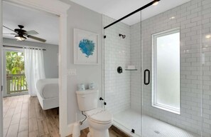 Shower, hair dryer, towels, shampoo - Aloft on Canal – Luxury Beachside Retreat (Sarasota)