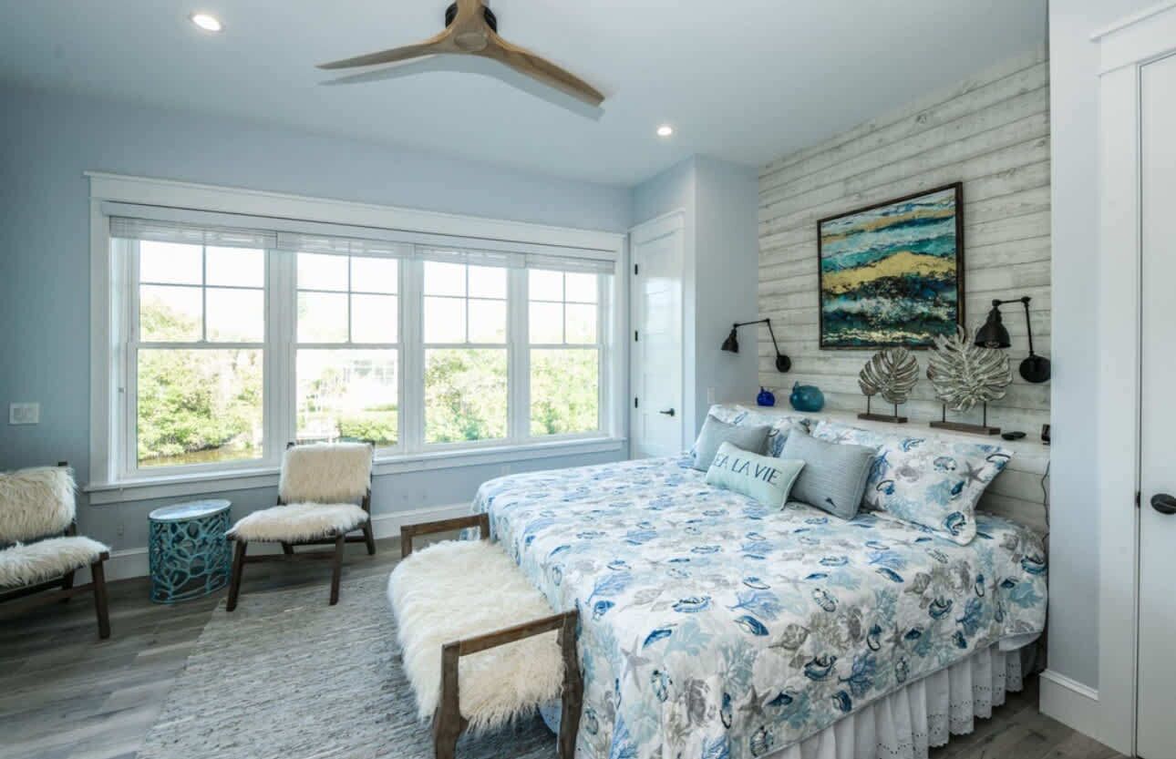 6 bedrooms, iron/ironing board, WiFi, bed sheets