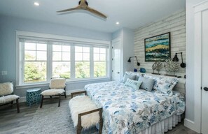 6 bedrooms, iron/ironing board, WiFi, bed sheets - Salty Dog | Siesta Key Canal-Front Escape! (Siesta Key)