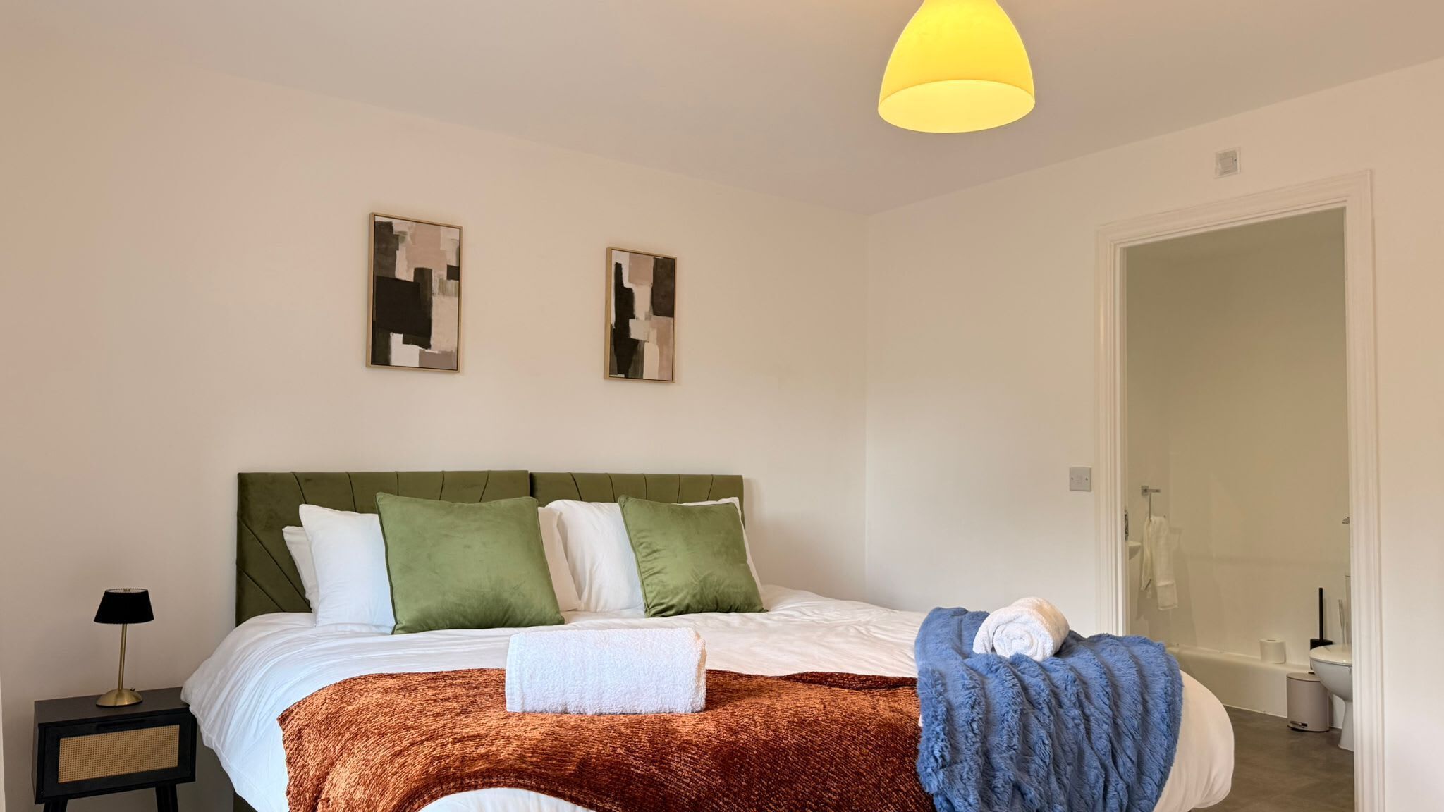 4 bedrooms, iron/ironing board, WiFi, bed sheets