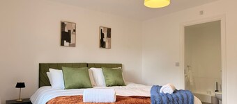Stunning 4-Bedroom House Cambridge