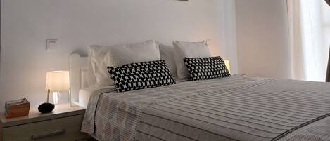 2 bedrooms, iron/ironing board, travel cot, free WiFi