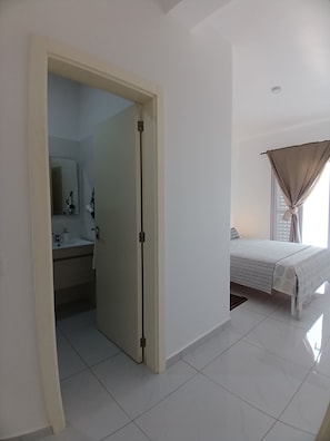 2 chambres, fer et planche à repasser, lit parapluie, Wi-Fi gratuit