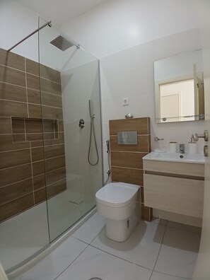 Shower, hair dryer, towels, soap - Charming apartment 2 minutes from Cabral Beach (Sal Rei)