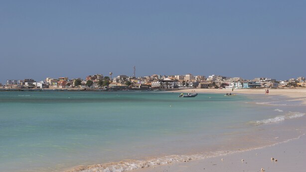 A coastal cityscape with a beach, buildings, and a clear sky. - Charming apartment 2 minutes from Cabral Beach (Sal Rei)
