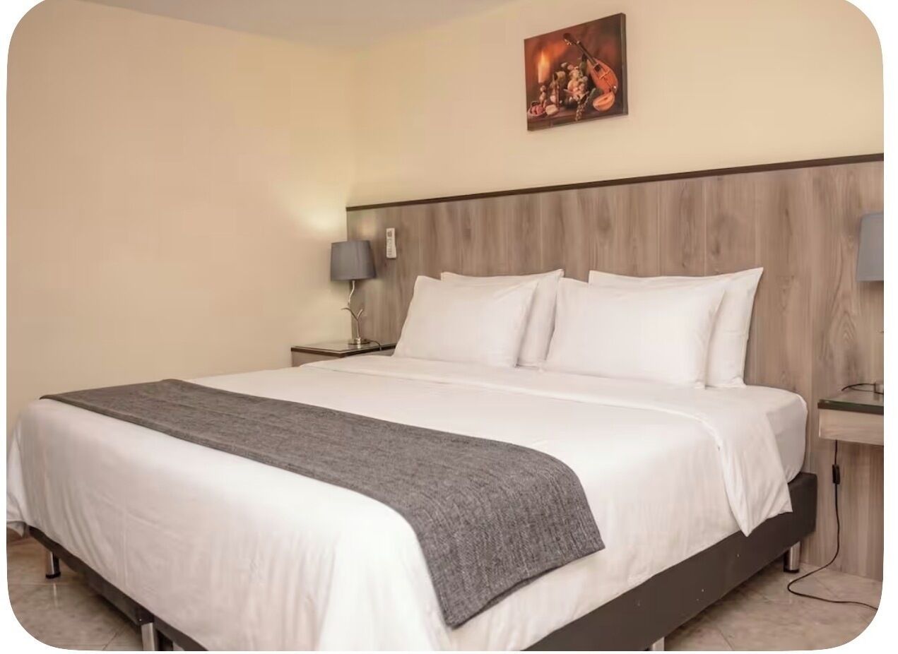 5 habitaciones, tabla de planchar con plancha, internet y ropa de cama 