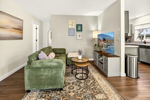 Living area - Basecamp GP Private Unit in Quiet Duplex (Grants Pass)
