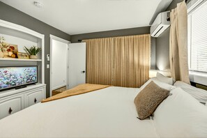 Cortinas blackout, tabla de planchar con plancha y wifi gratis 