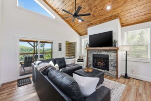 TV, fireplace - Sweet Rock Cabin - Romantic, Sauna, Views, Hot Tub (Rogers)