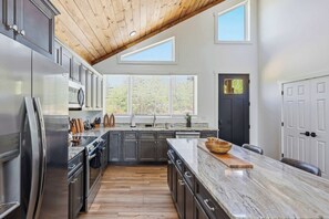Fridge, microwave, oven, stovetop - Sweet Rock Cabin - Romantic, Sauna, Views, Hot Tub (Rogers)