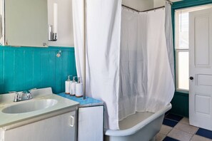 Haartrockner, Seife, Shampoo, Toilettenpapier